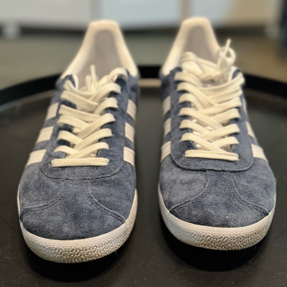 Women’s Adidas Gazelle. Size 9